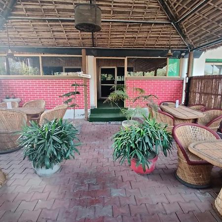 Premium Boston Rooms Family Hotel Agra (Uttar Pradesh) Exterior photo