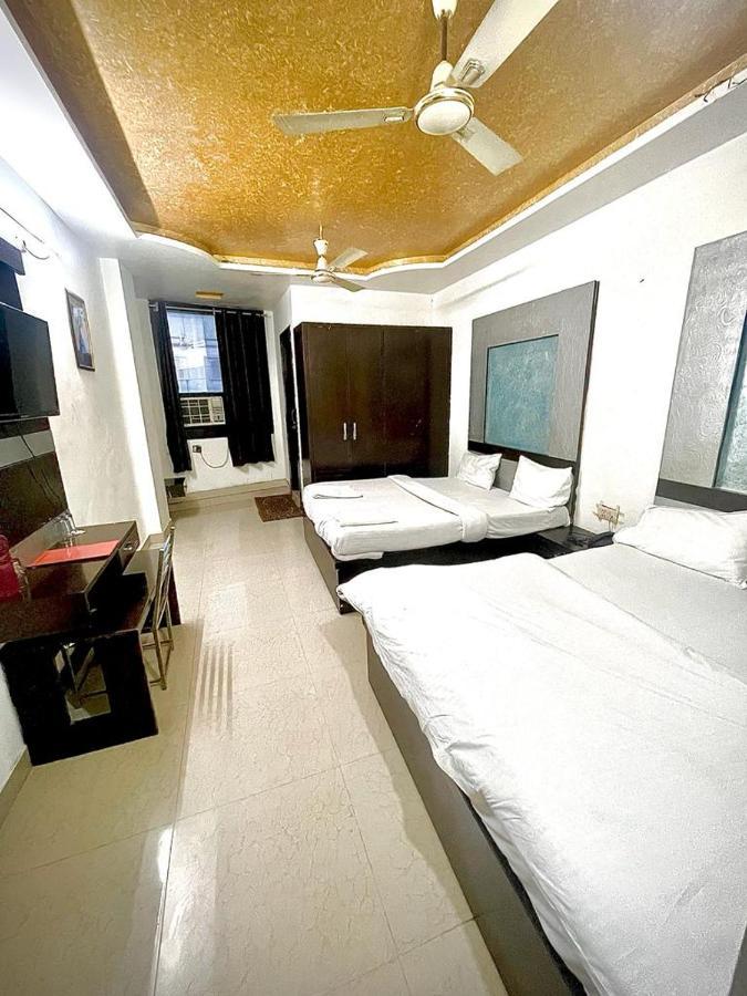 Premium Boston Rooms Family Hotel Agra (Uttar Pradesh) Exterior photo