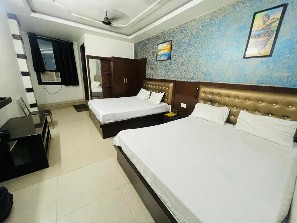 Premium Boston Rooms Family Hotel Agra (Uttar Pradesh) Exterior photo