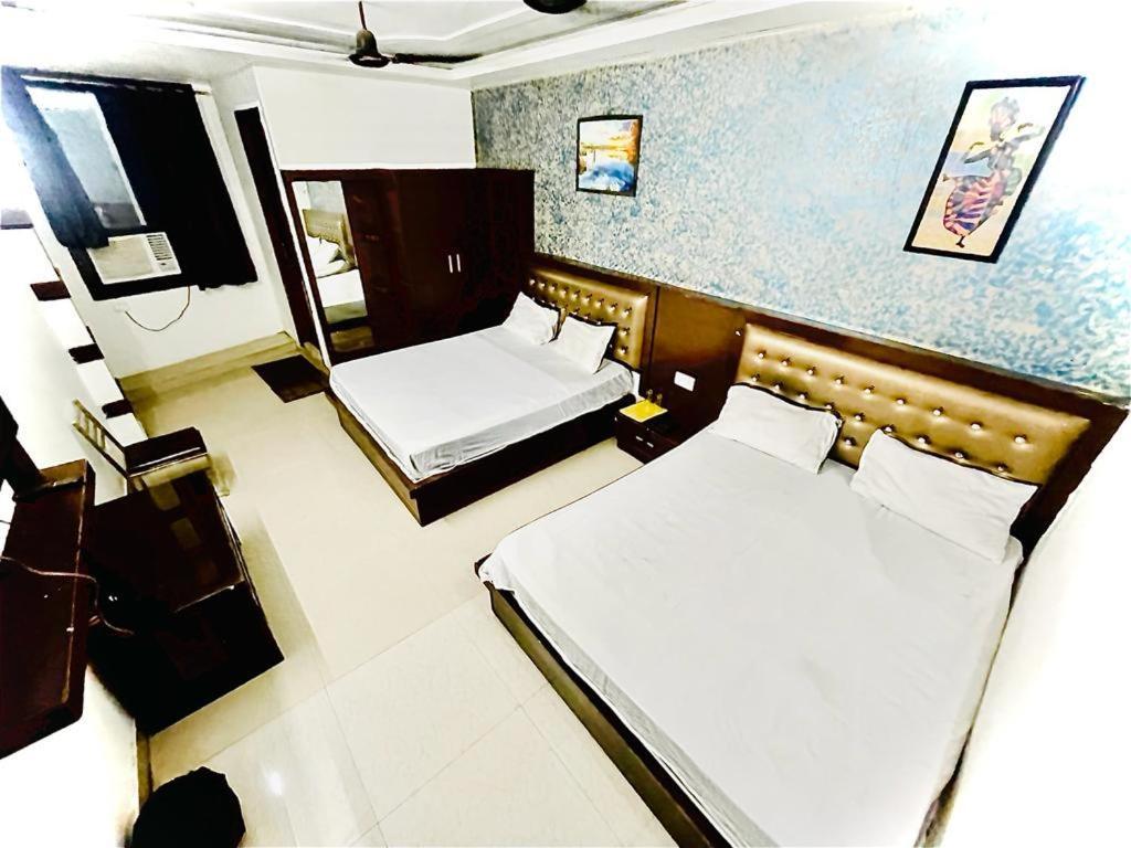 Premium Boston Rooms Family Hotel Agra (Uttar Pradesh) Exterior photo